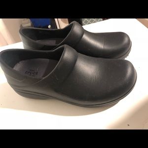 Size 8 nursing clogs crocs brand